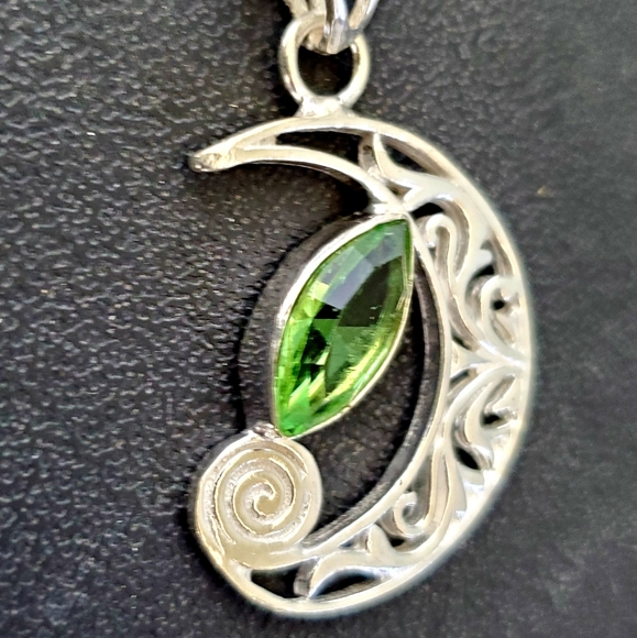 New Tsavorite Silver Crescent Moon Pendant. - Picture 13 of 15